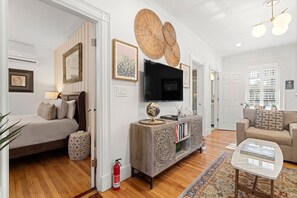 2 bedrooms, desk, iron/ironing board, free WiFi - 🎖The Ashmont Apartment - Close to Subway & Downtown Boston🎖 (Boston)