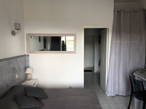 Fer et planche à repasser, Wi-Fi, draps fournis