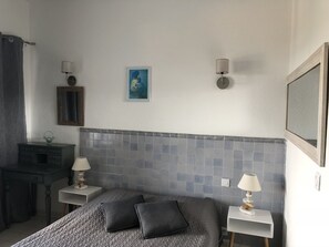 Ferros/tábuas de passar roupa, Wi-Fi, roupa de cama