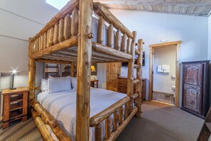 2 bedrooms, desk, iron/ironing board, travel crib