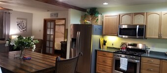 Rocky Mountain Views, sleeps 6 in a quiet country setting