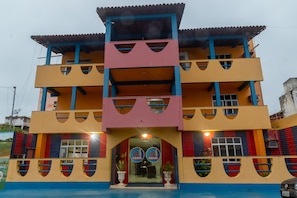 Property entrance - OYO Morumbi Hotel (Itapetinga)