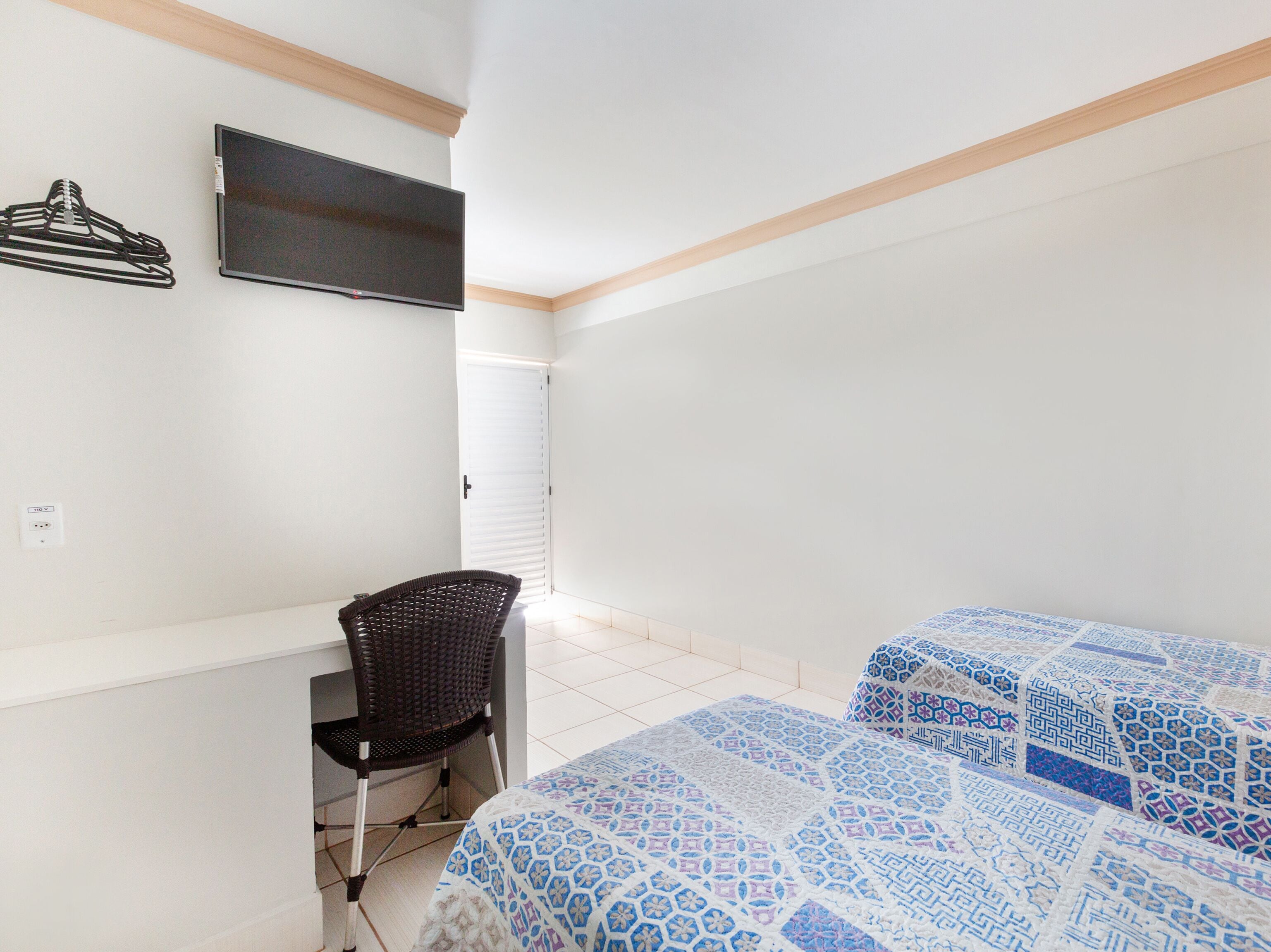 twin room | minibar, desk, free wifi, bed sheets