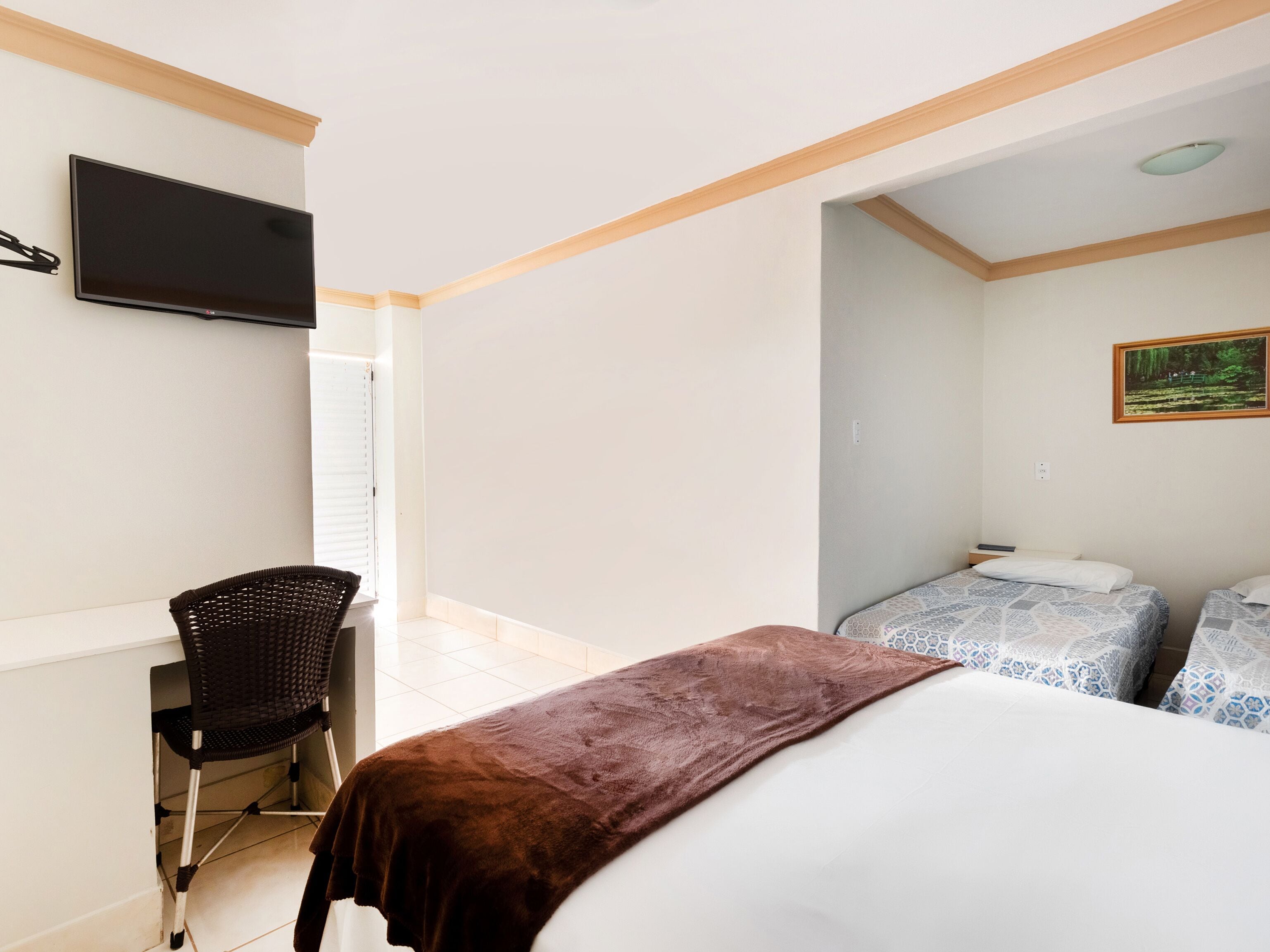 quadruple room | minibar, desk, free wifi, bed sheets