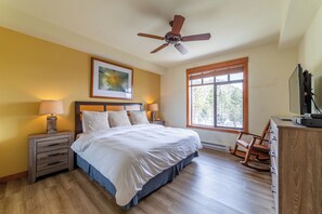 3 bedrooms, iron/ironing board, free WiFi, bed sheets - Updated Village Overlook w/ Gondola Access, Spa, Pool & More! 425 (Mammoth Lakes)