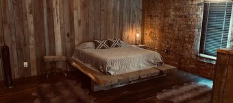 Hocking Hills Rusty Loft - Fireplace - GameRoom - Kitchen - Downtown Logan