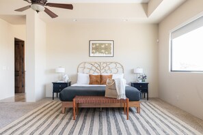 6 habitaciones, tabla de planchar con plancha y cuna de viaje 