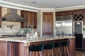 Fridge, microwave, oven, stovetop - Luxe Scottsdale Desert Oasis • Infinity Pool, Spa, Panoramic Views + Firepit (Cave Creek)