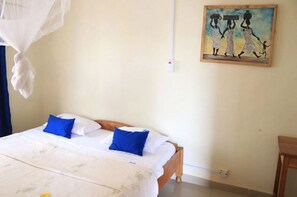 8 bedrooms, WiFi, bed sheets