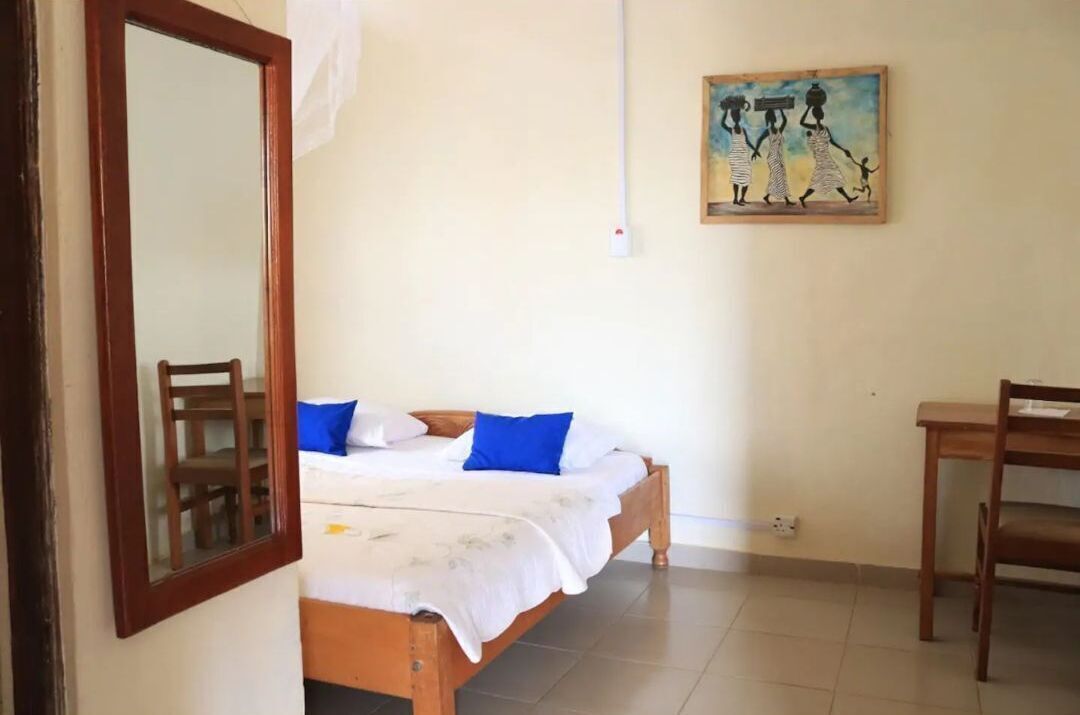 8 bedrooms, WiFi, bed sheets