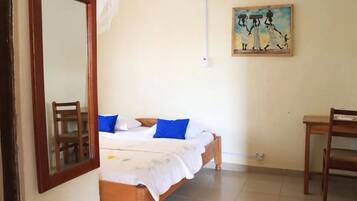 8 bedrooms, WiFi, bed sheets