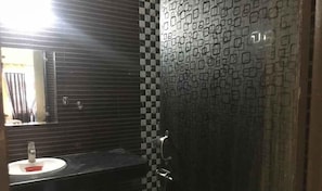 Standard Double Room | Bathroom | Shower, hydromassage showerhead, towels, soap