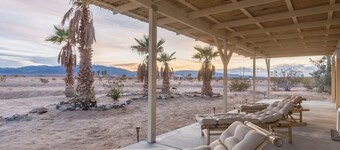 House 3 Tamarisk · Tamarisk House 4bd/4ba w/ Yoga Room & Hot Springs