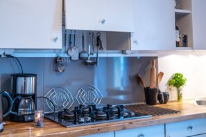 ثلاجة، ميكرو ويف، فرن، غسالة أطباق