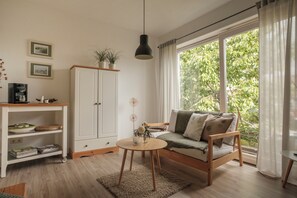 Téléviseur, table de ping-pong