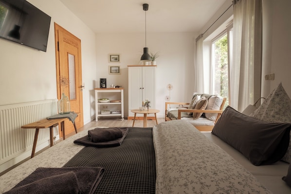 2 bedrooms, free WiFi, bed sheets - Vacation apartment CramerTwo rooms for 4 persons (Gerolzhofen)