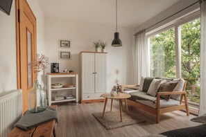 Téléviseur, table de ping-pong