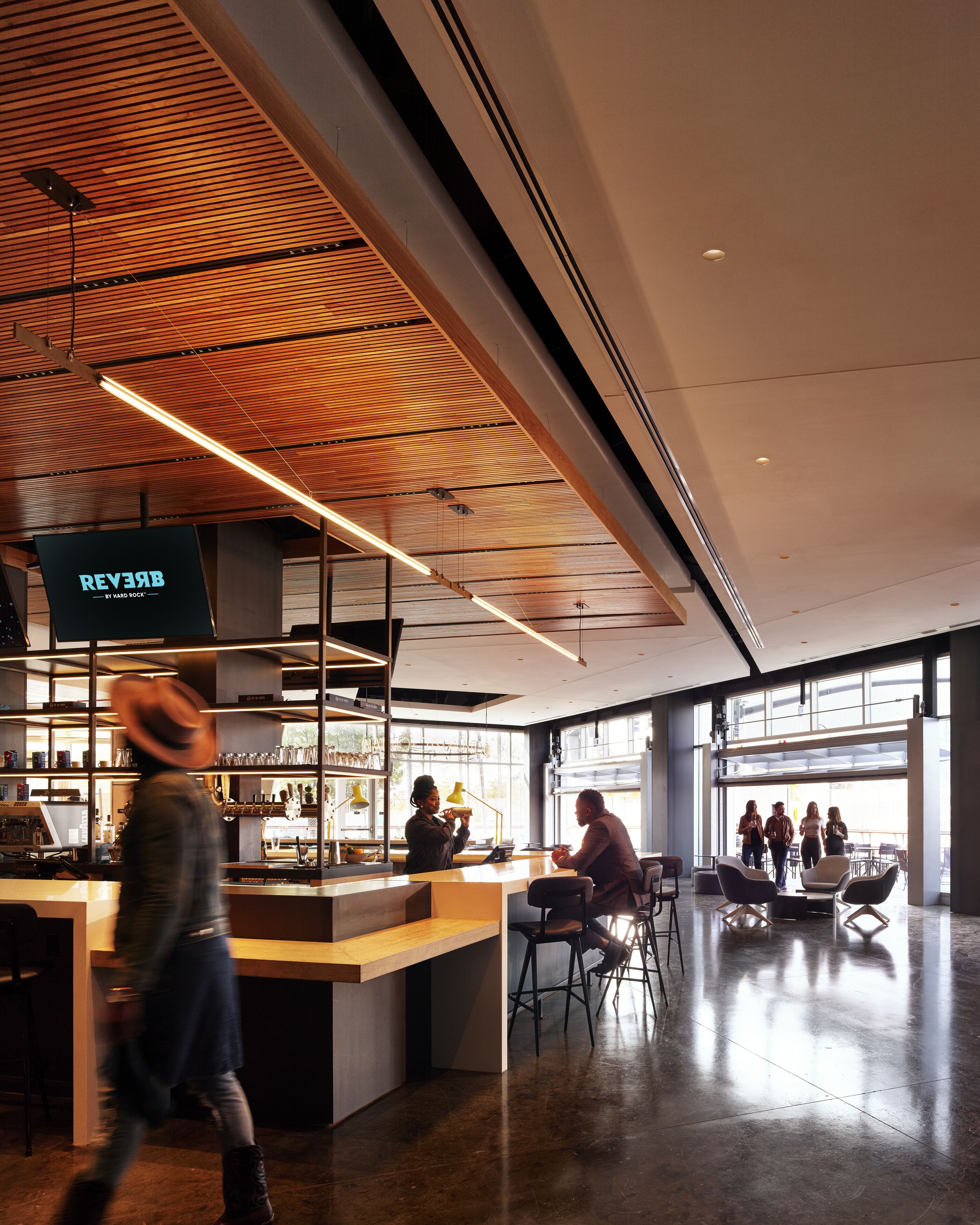 serves breakfast, lunch and dinner