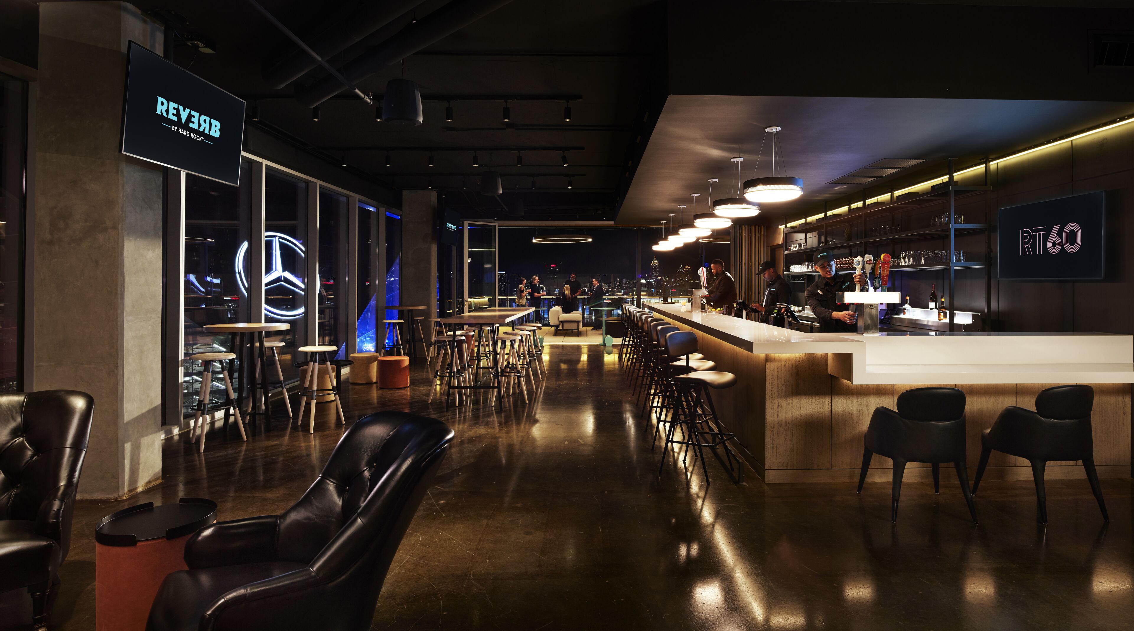 serves breakfast, lunch and dinner