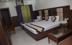 Habitación doble estándar | Muebles diferentes, insonorización y wifi gratis