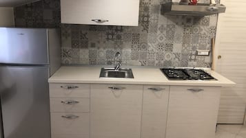 Microonde, forno, macchina per tè/caffè, pentole/stoviglie/utensili