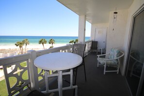 Outdoor dining - El Matador 446 -  FREE TICKETS!! Your stay includes free tickets to many area attractions! (Fort Walton Beach)
