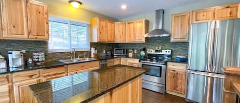 Refrigerador, microondas, horno y parrilla de estufa