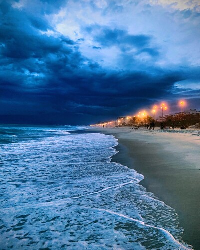 Comfortable 2 bedroom by the beach (no Next)