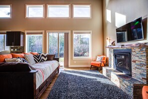 Télévision, cheminée