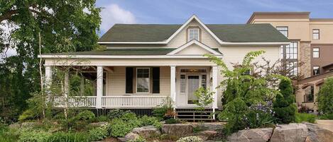 Mặt tiền nơi lưu trú