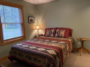 4 bedrooms, desk, iron/ironing board, free WiFi