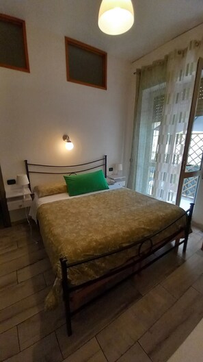 Iron/ironing board, free WiFi, bed sheets - Comeacasa (Salerno)