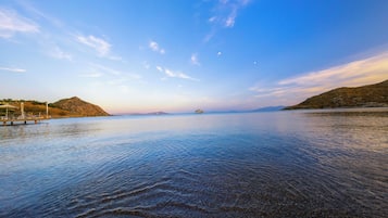 附近的私人海灘、免費海灘小屋、躺椅、太陽傘