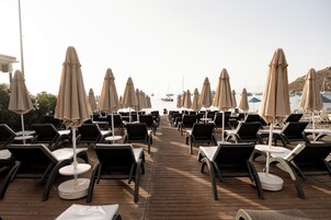 Private beach nearby, free beach cabanas, sun loungers, beach umbrellas