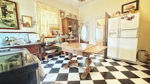 Kühlschrank, Ofen, Herdplatte, Geschirrspüler