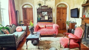 TV, fireplace - Whole House Rental in Virgina (Lynchburg)