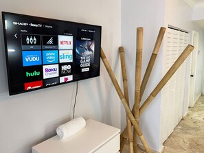 Interior - Right on the Beach Ocean Dr Secured Condo 206 (Miami Beach)