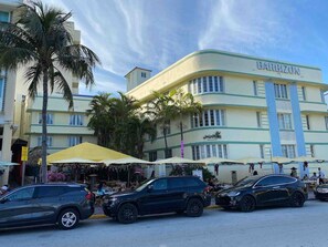 Exterior - Right on the Beach Ocean Dr Secured Condo 206 (Miami Beach)