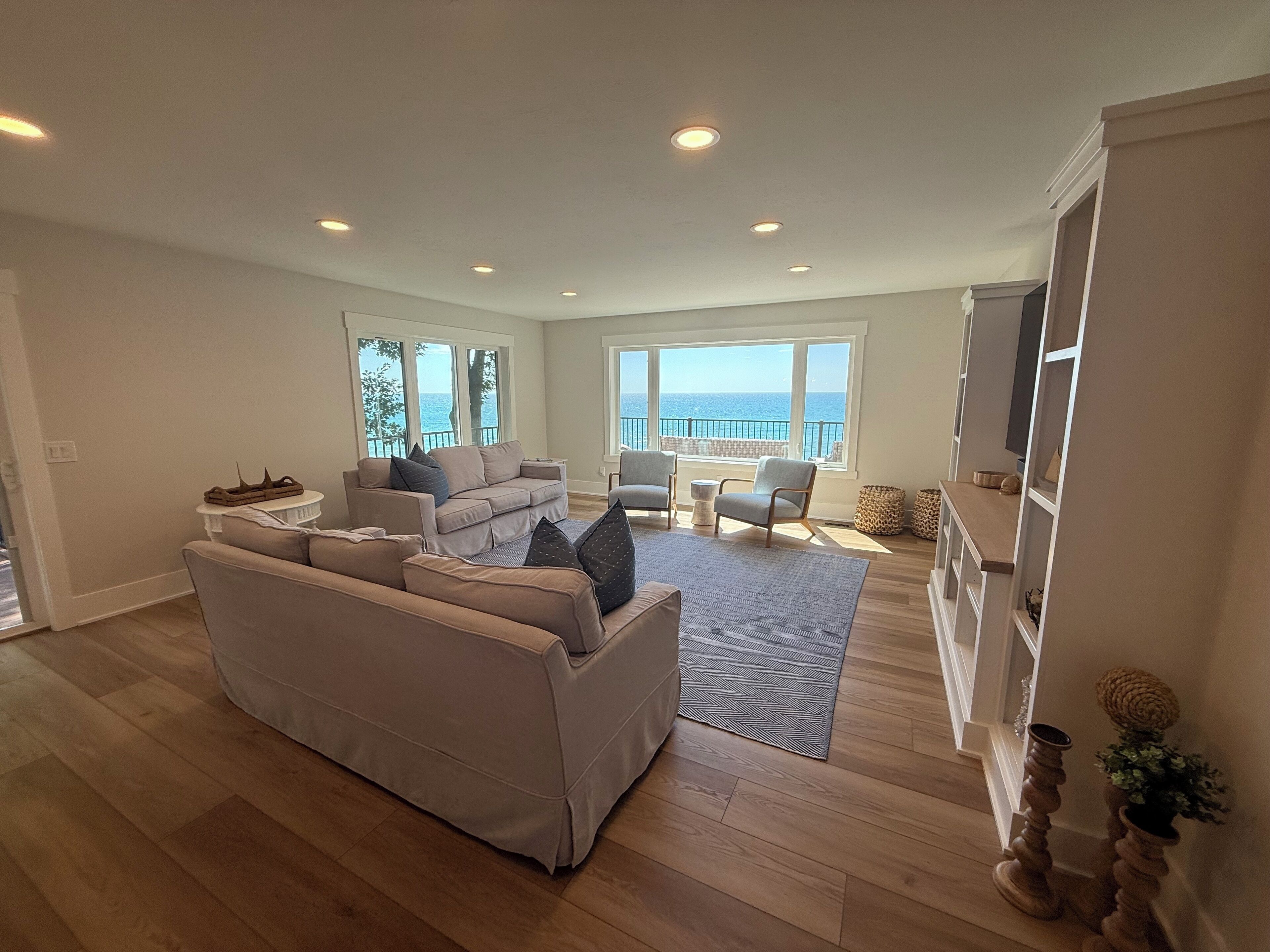 Smart-TV, Videospiele, DVD-Player, Bücher