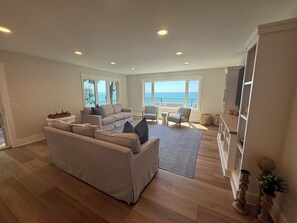 Smart-TV, videospill, DVD-spiller og bøker