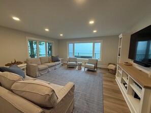 Smart TV, video games, DVD player, books - NEW & IMPROVED Spectacular beach front home on Lake Michigan (Montague)