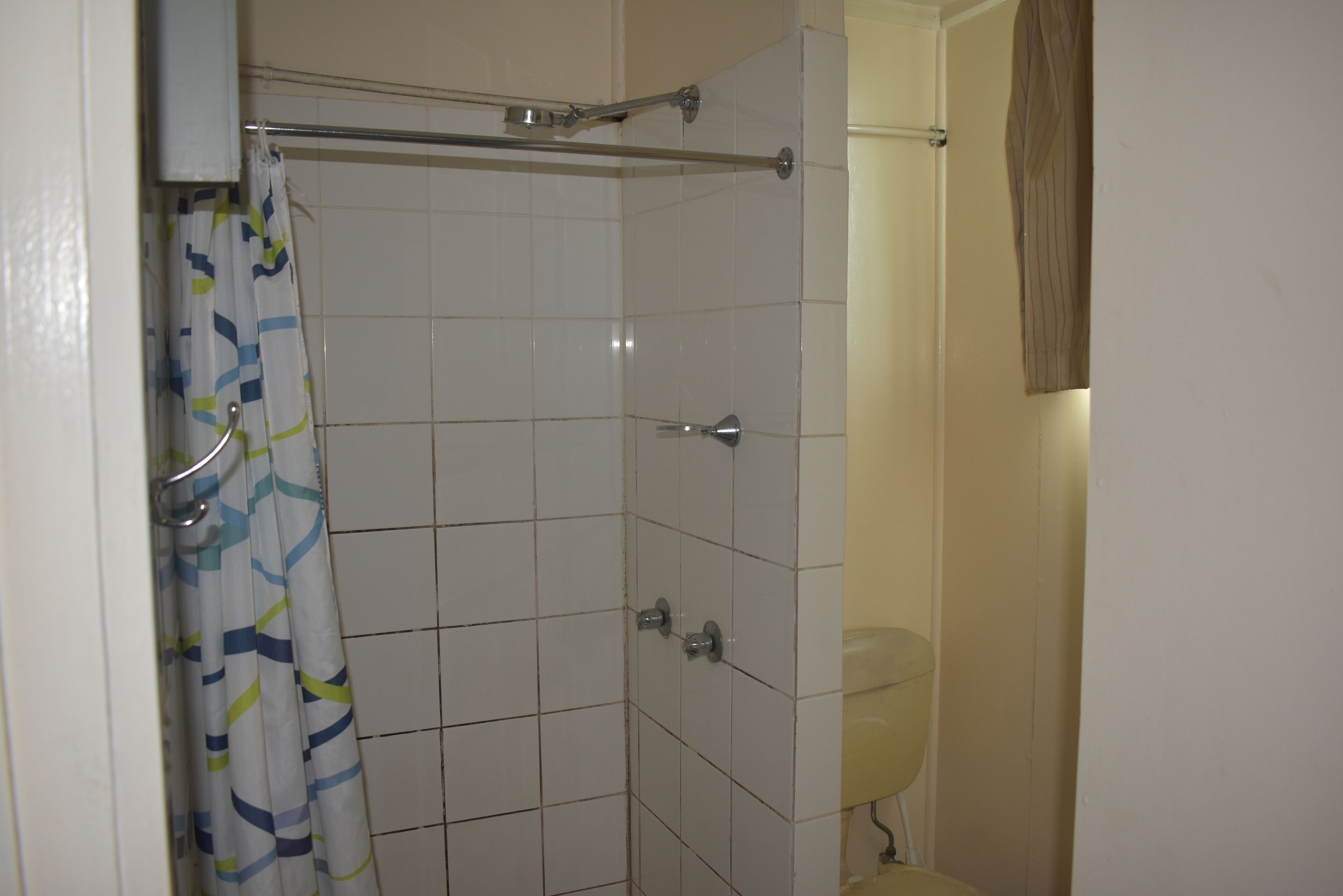 Economy Room | Bathroom | Shower, rainfall showerhead, free toiletries, towels