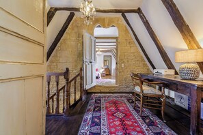 Interior - Charlotte, luxury villa with private swimming pool and beautiful view. (Sergeac)