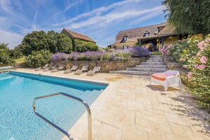 Outdoor pool - Charlotte, luxury villa with private swimming pool and beautiful view. (Sergeac)