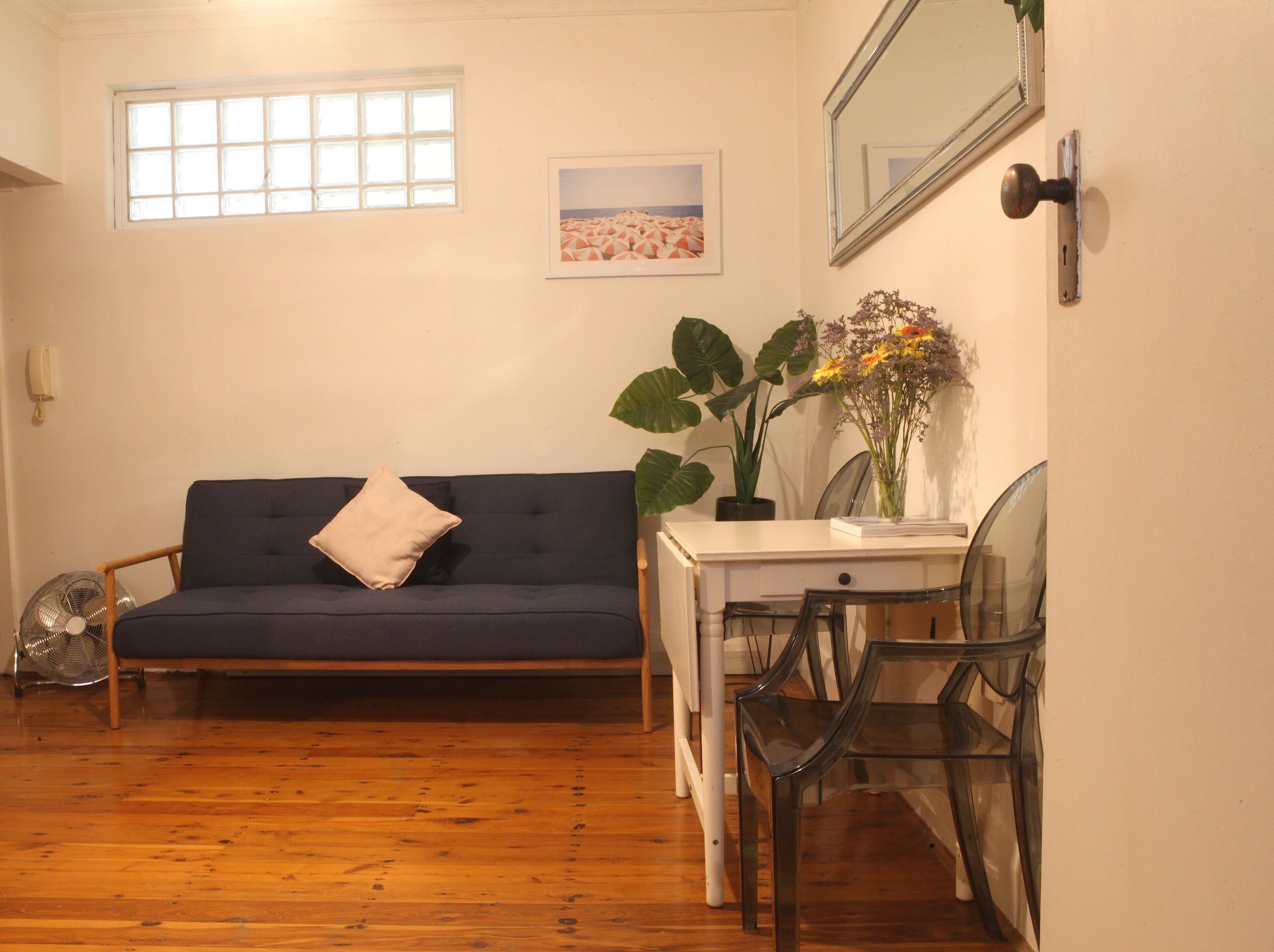 CHARMING CENTRAL STUDIO IN PRIME LOCATION - GREAT VALUE!