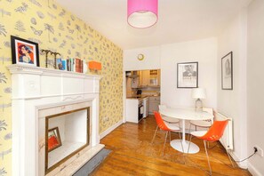 Fridge, oven, stovetop, coffee/tea maker