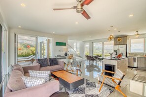 TV, books - Spectacular Luxury Residence w/ Amazing Ocean Views & a Private Pool (Playa Hermosa)