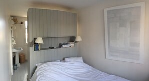 3 slaapkamers, een strijkplank/strijkijzer, wifi, beddengoed