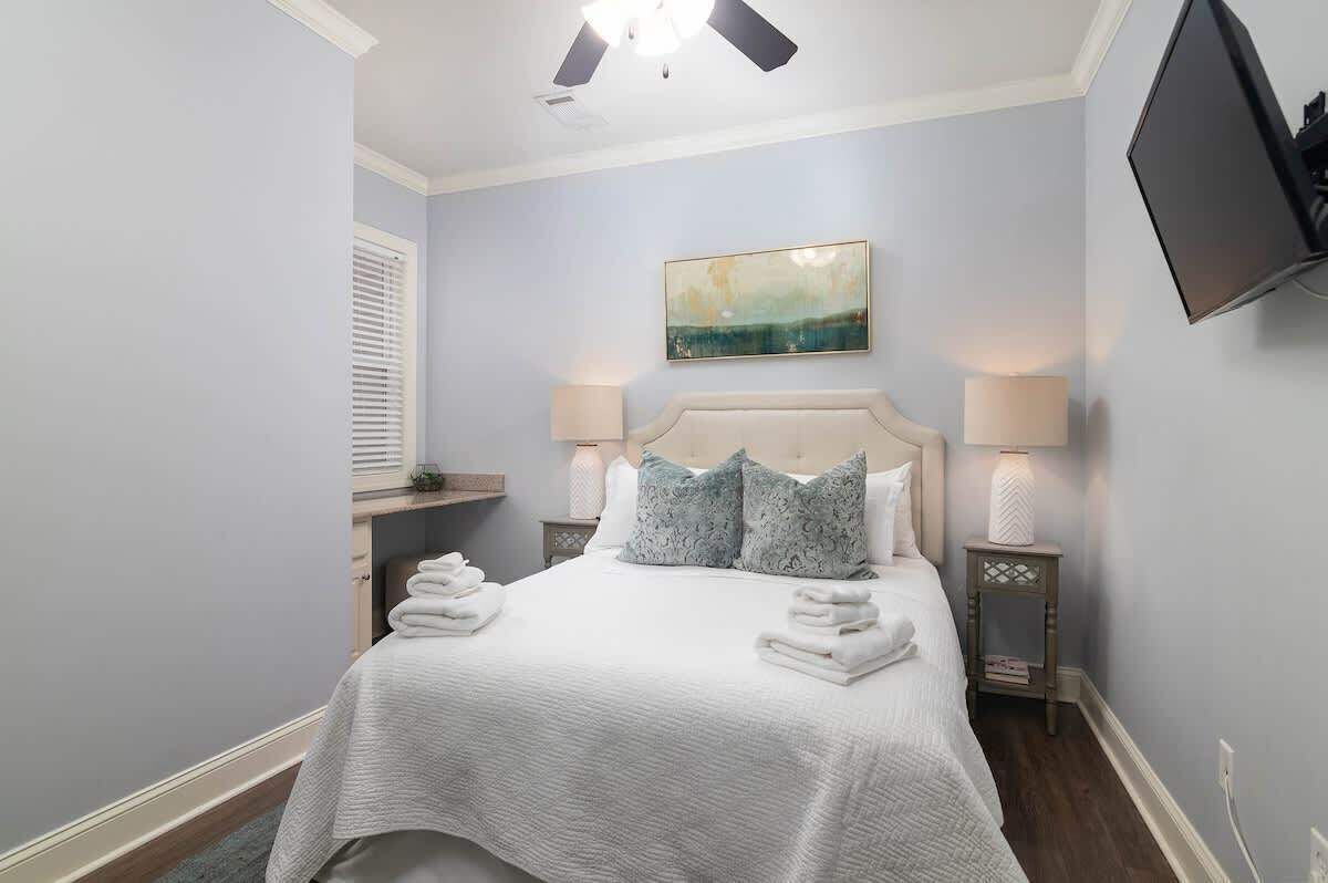 3 bedrooms, desk, iron/ironing board, free WiFi