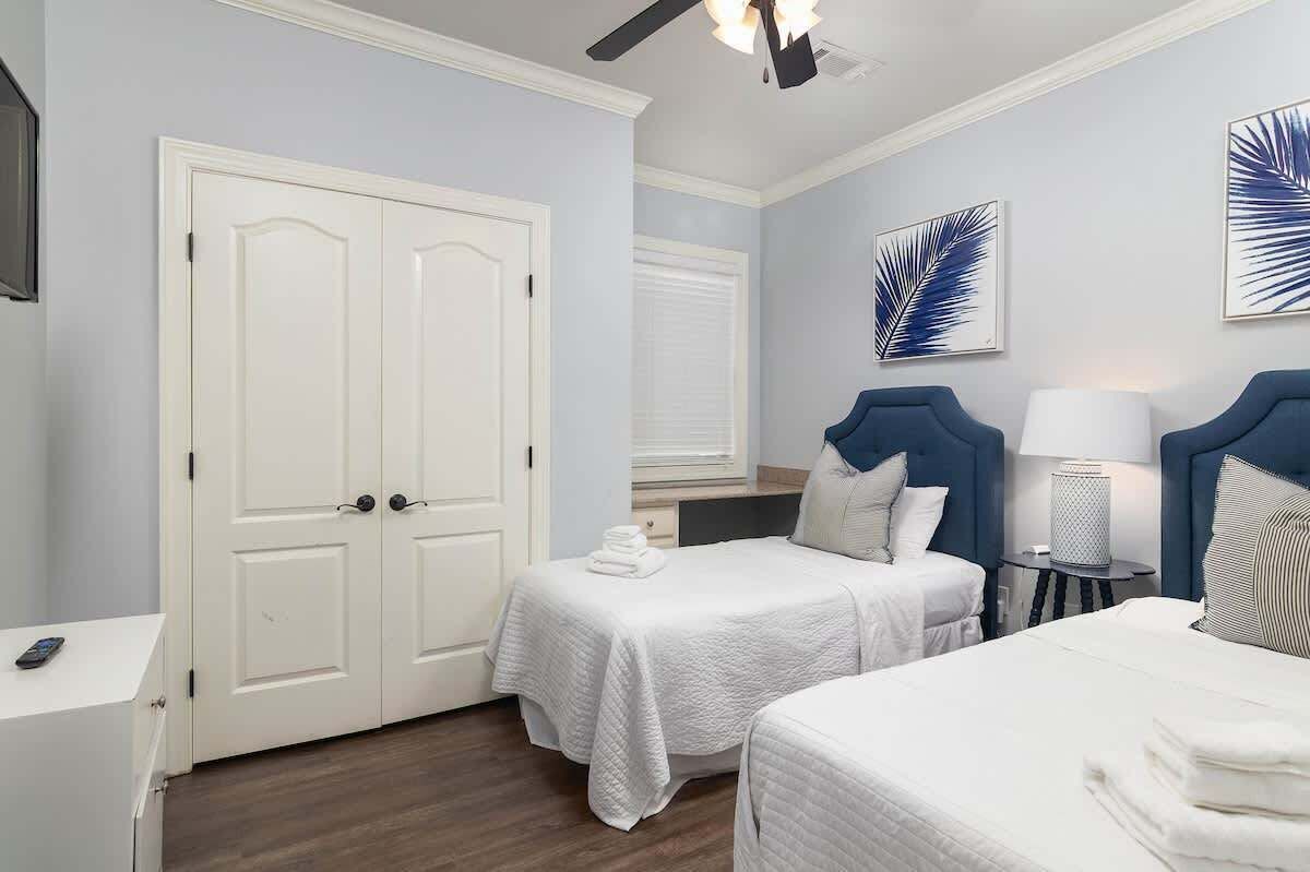 3 habitaciones, escritorio, tabla de planchar con plancha y wifi gratis 